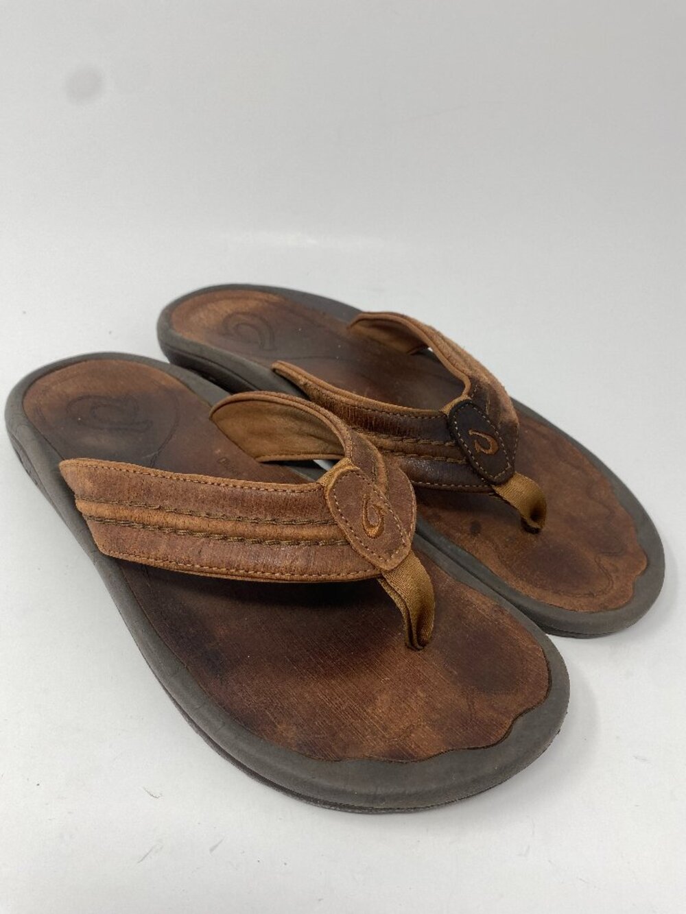 OluKai Hokua Sandals Flip Flops Mens 12 Dark Wood Brown Leather 10312-3333